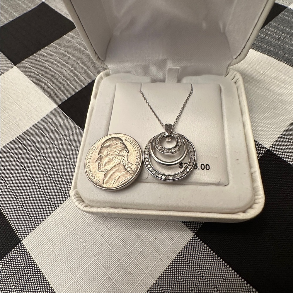 Diamond pendent - Picture 3 of 3
